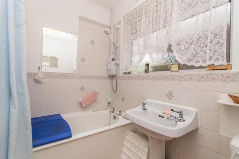 9 Golden Joy, Crediton, EX17 1EA