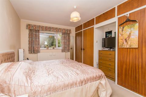 9 Golden Joy, Crediton, EX17 1EA