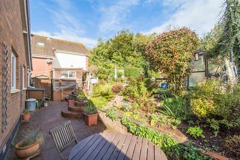 9 Golden Joy, Crediton, EX17 1EA