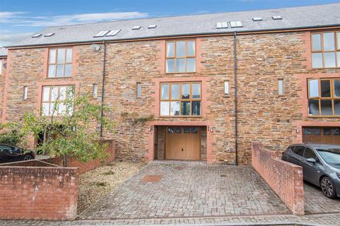 7 Iter Court, Bow, Crediton, EX17 6BZ