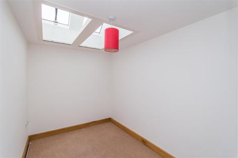 7 Iter Court, Bow, Crediton, EX17 6BZ