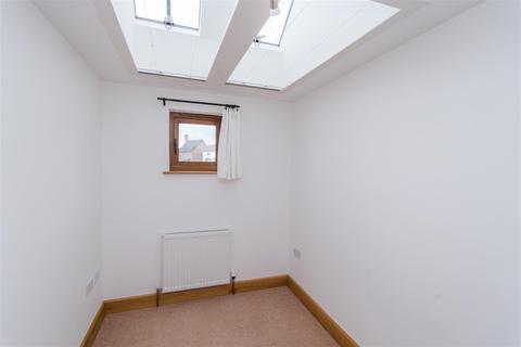 7 Iter Court, Bow, Crediton, EX17 6BZ
