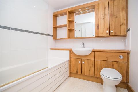 7 Iter Court, Bow, Crediton, EX17 6BZ