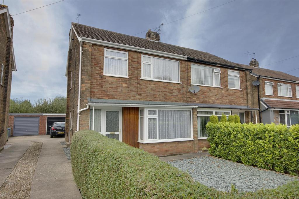 Skillings Lane, Brough 3 bed semidetached house £165,000