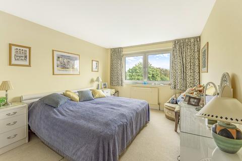 18, Hamble Court, 1 Broom Park, Teddington, TW11 9RW