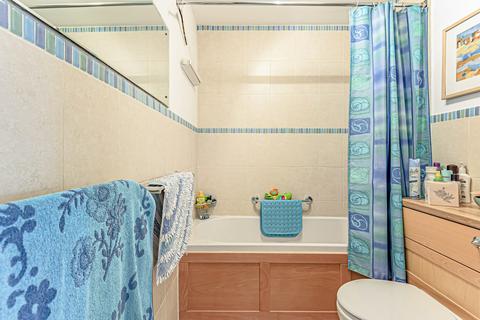 18, Hamble Court, 1 Broom Park, Teddington, TW11 9RW