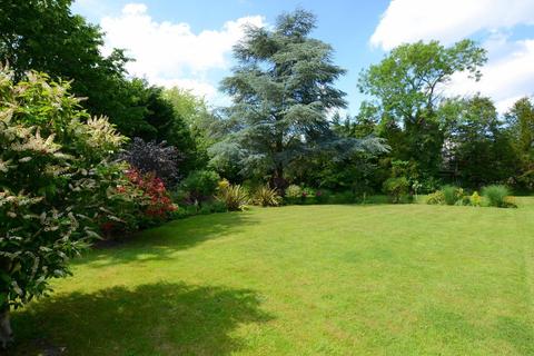 Ormonde Glendene Avenue, East Horsley, Leatherhead, KT24 5AY