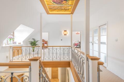 Ormonde Glendene Avenue, East Horsley, Leatherhead, KT24 5AY
