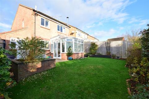 5 Windsor Close, Southwater, Horsham, RH13 9XH