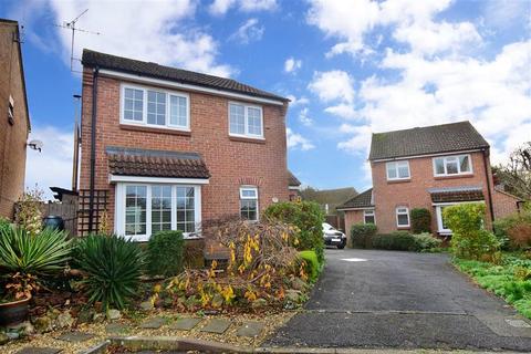 5 Windsor Close, Southwater, Horsham, RH13 9XH