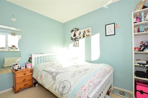 5 Windsor Close, Southwater, Horsham, RH13 9XH