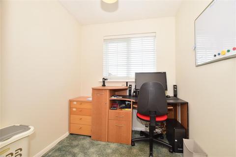 5 Windsor Close, Southwater, Horsham, RH13 9XH