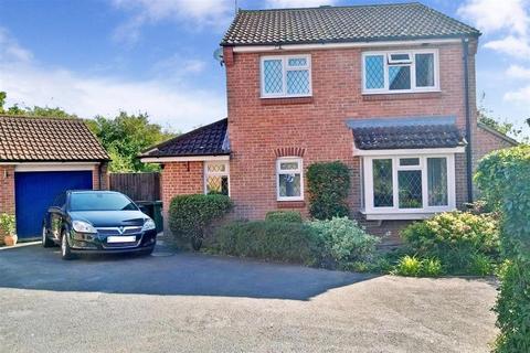 6 Windsor Close, Southwater, Horsham, RH13 9XH