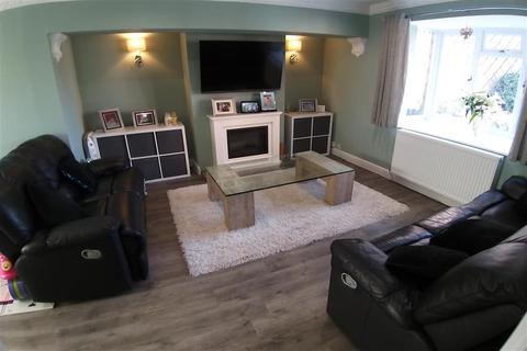 6 Windsor Close, Southwater, Horsham, RH13 9XH