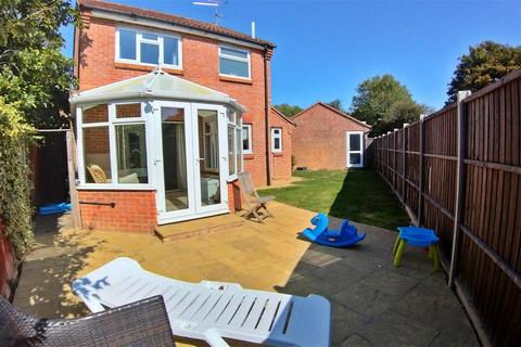 6 Windsor Close, Southwater, Horsham, RH13 9XH
