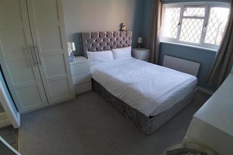 6 Windsor Close, Southwater, Horsham, RH13 9XH