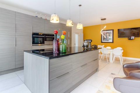Windy Ridge Baghill Green, Tingley, Wakefield, WF3 1DL