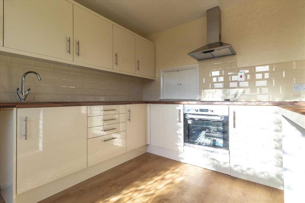 Aintree Road, Spinney Hill, Northampton 2 bed detached house £230,000