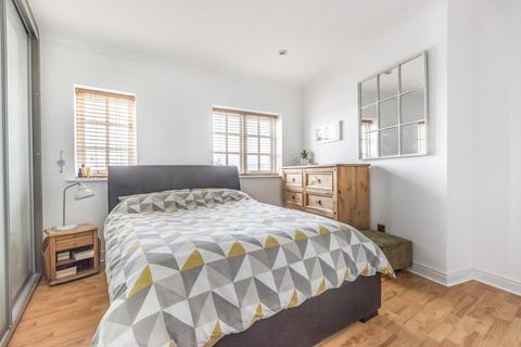 44 Gilbert Close, London, SE18 4PT