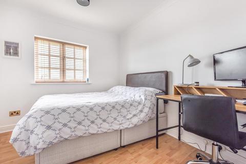 44 Gilbert Close, London, SE18 4PT