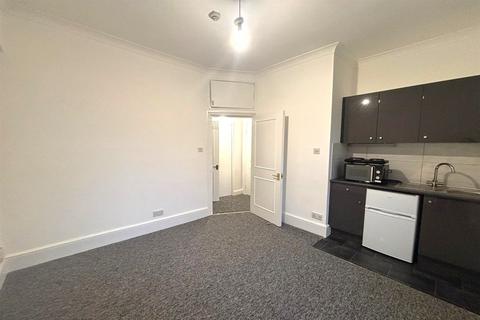 Studio to rent, Hermon Hill, Wanstead, E11