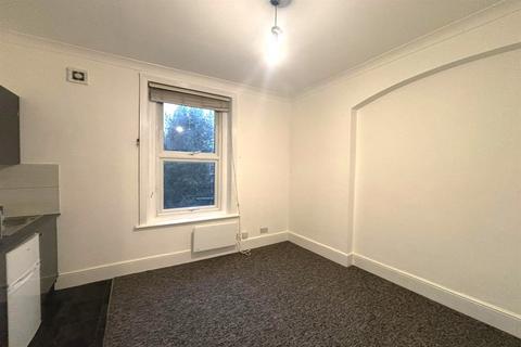 Studio to rent, Hermon Hill, Wanstead, E11