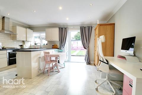 35 Mascalls Lane, Brentwood, CM14 5LR