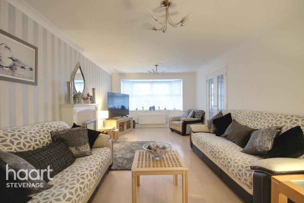 Sparrow Drive, Stevenage 4 bed detached house £500,000