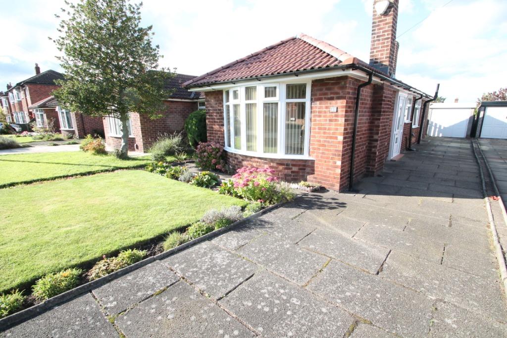 Lorraine Road, Timperley, WA15 7NB 2 bed bungalow £820 pcm (£189 pw)