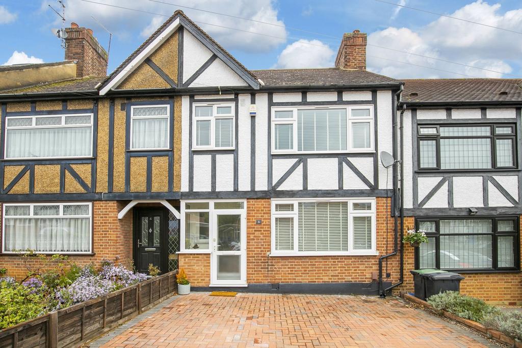 Birch Close, Buckhurst Hill, IG9 3 bed terraced house £595,000