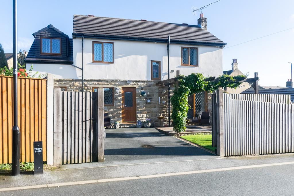 Radcliffe Lane, Pudsey, Leeds, LS28 4 bed detached house £425,000