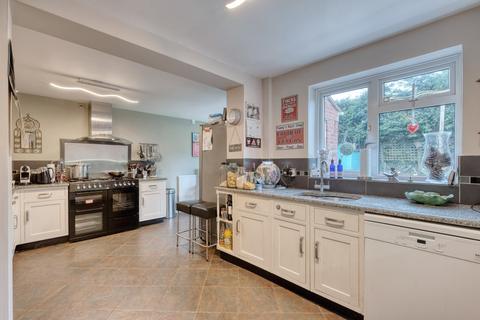 13 Crown Meadow, Lower Broadheath, Worcester, WR2 6QJ