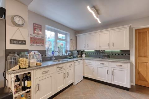 13 Crown Meadow, Lower Broadheath, Worcester, WR2 6QJ