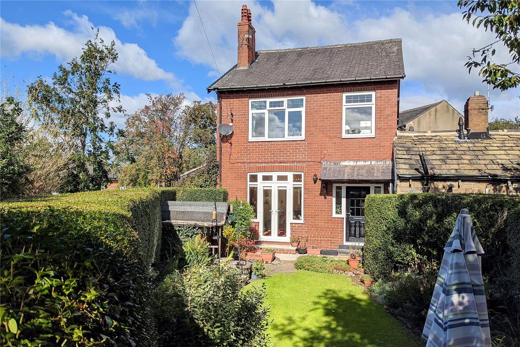 Bracken Hill, Mirfield, WF14 4 bed link detached house £300,000