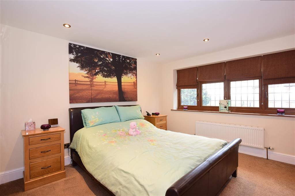 Weardale Avenue, Dartford, Kent 4 bed semidetached house for sale £