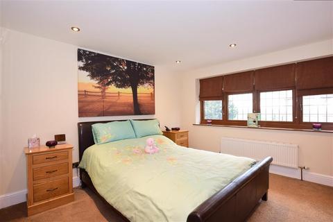 68 Weardale Avenue, Dartford, DA2 6LE