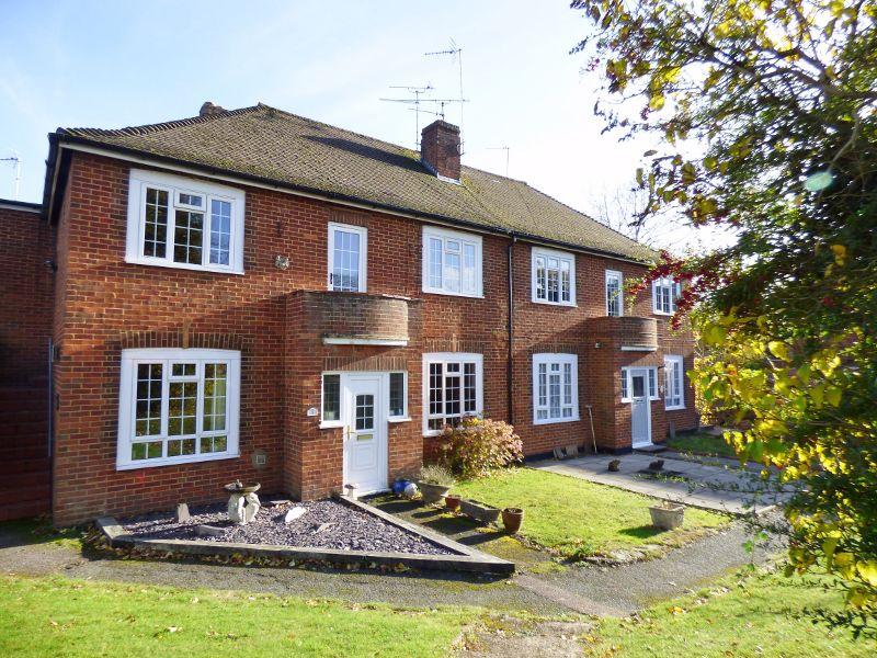 LEATHERHEAD 2 bed £300,000