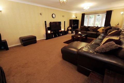 2 Cricket Close, Walsall, WS5 3PU