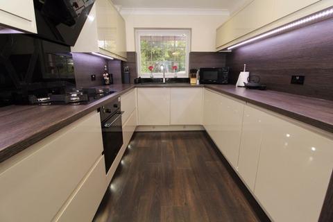 2 Cricket Close, Walsall, WS5 3PU