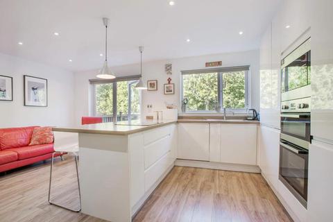 15 Birchend Drive, Glasgow, G21 2BL