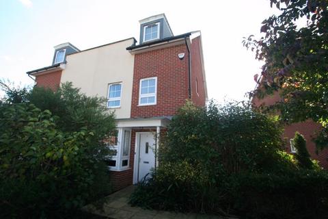 4 bedroom townhouse to rent, Cambrian Way, Worthing