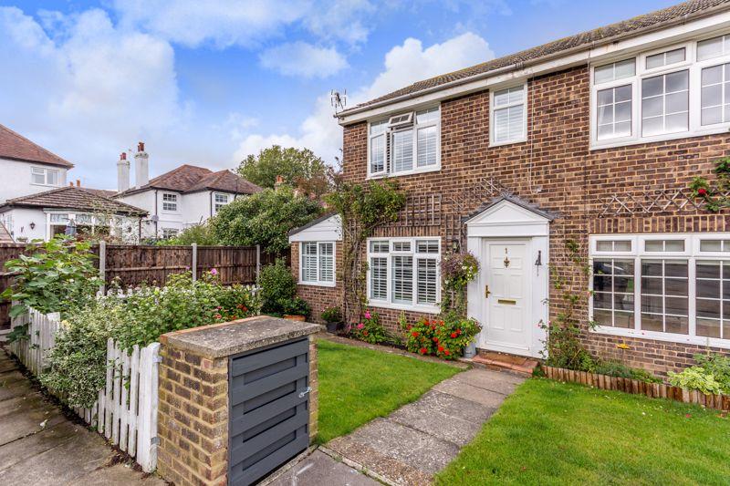 Elgal Close, Farnborough, Orpington 2 bed end of terrace house £435,000
