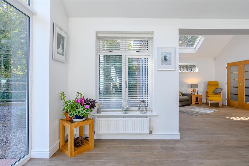 8436547-interior14.jpg
