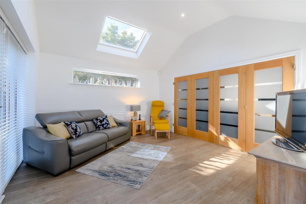 8436547-interior11.jpg