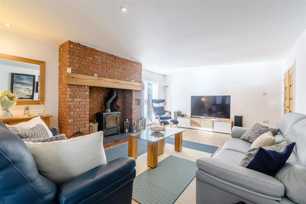 8436547-interior17.jpg
