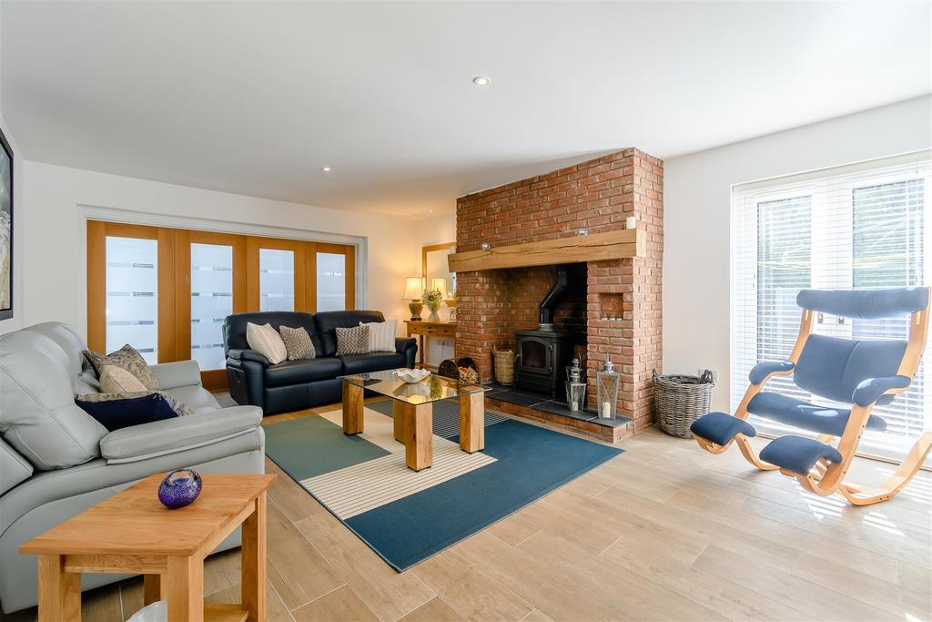 8436547-interior16.jpg