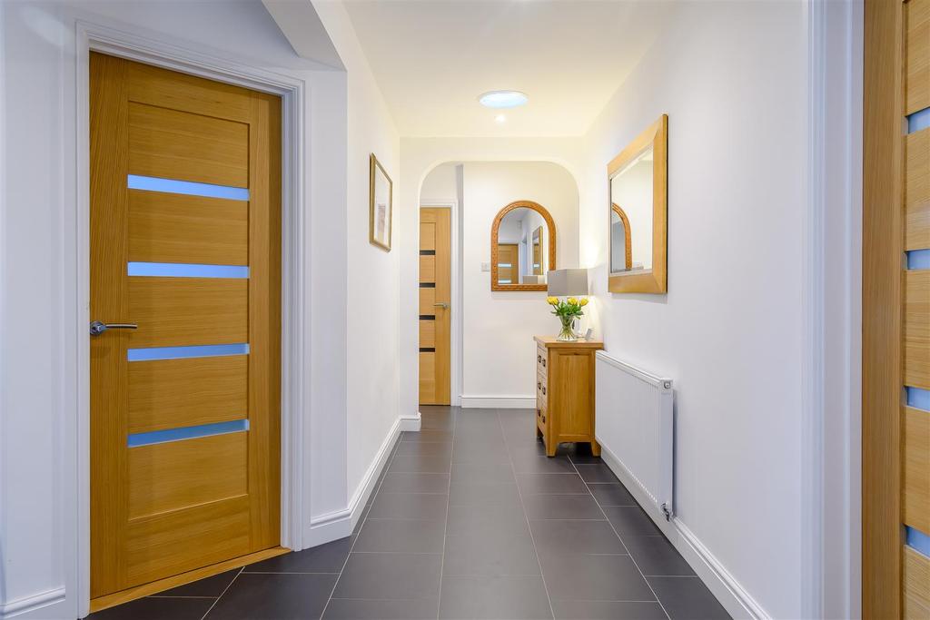 8436547-interior19.jpg