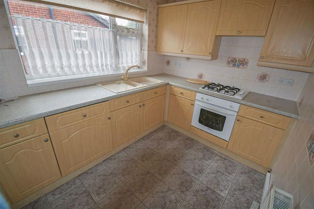 The Croft, Hull, HU7 2 bed semidetached bungalow £124,000