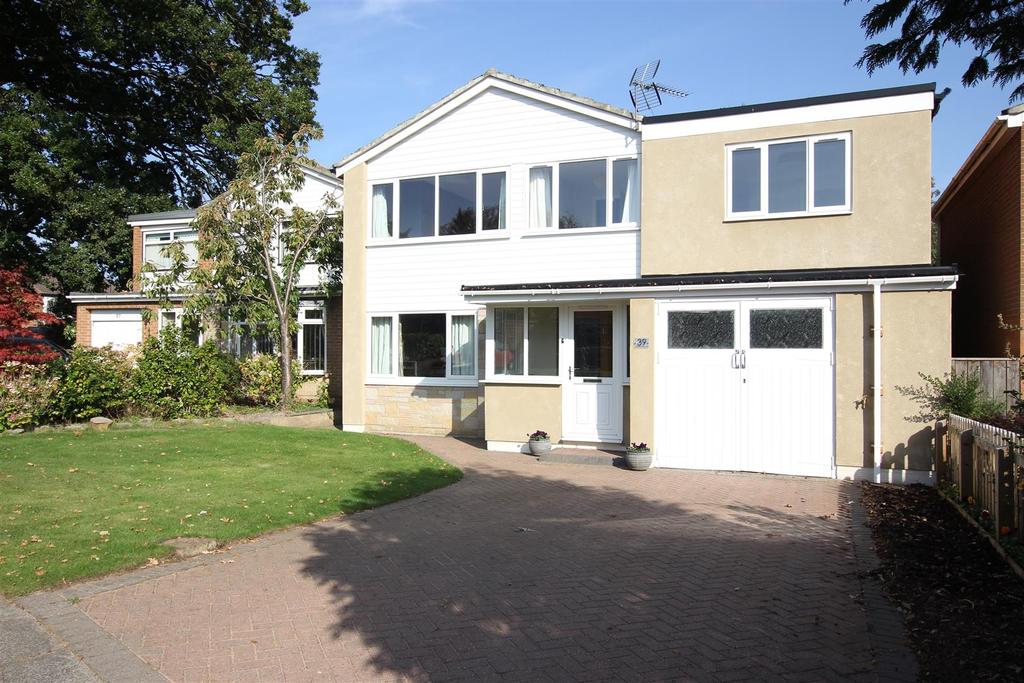 Clare Avenue, Darlington 5 bed detached house £325,000