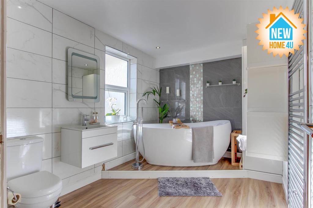 Family bathroom: